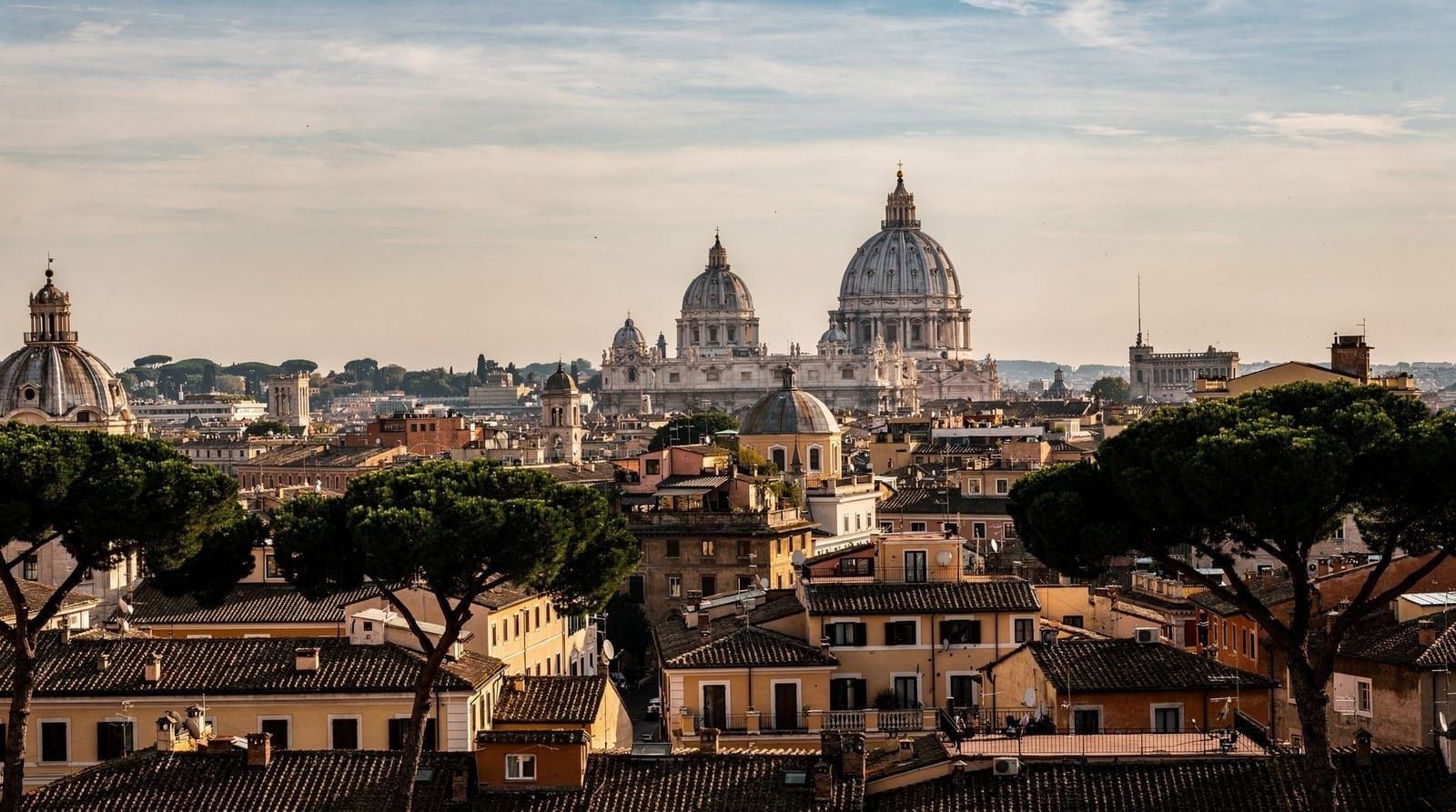 Rome in August — what no one tells you before you go — August in Rome means 32–38°C heat, Ferragosto closures, and thinner crowds at th