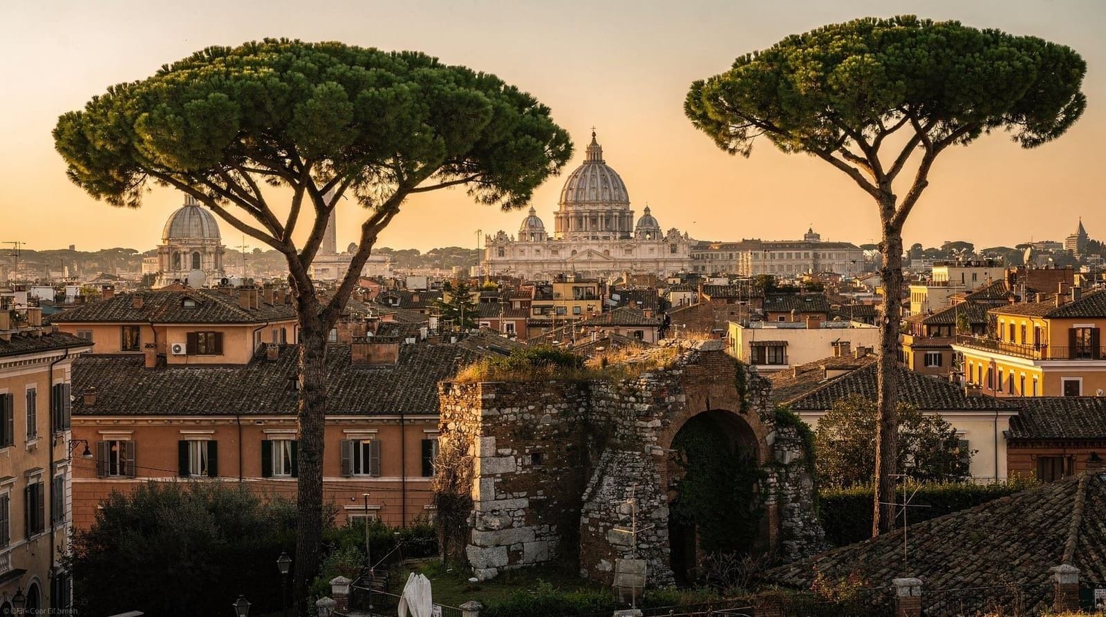What a Sunday in Rome actually looks like — Free museum entry, Porta Portese chaos, church bells, and half the city shuttere