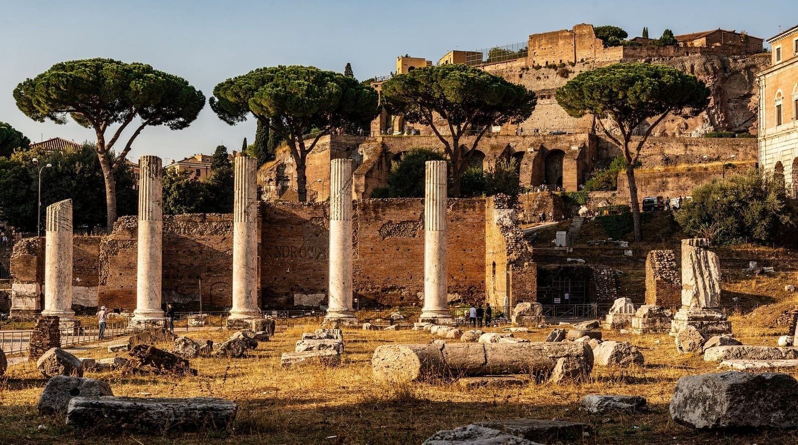 Capitoline Hill and Campidoglio: the civic heart of Rome — Capitoline Hill: world's oldest public museums, best free Forum views, Michelang
