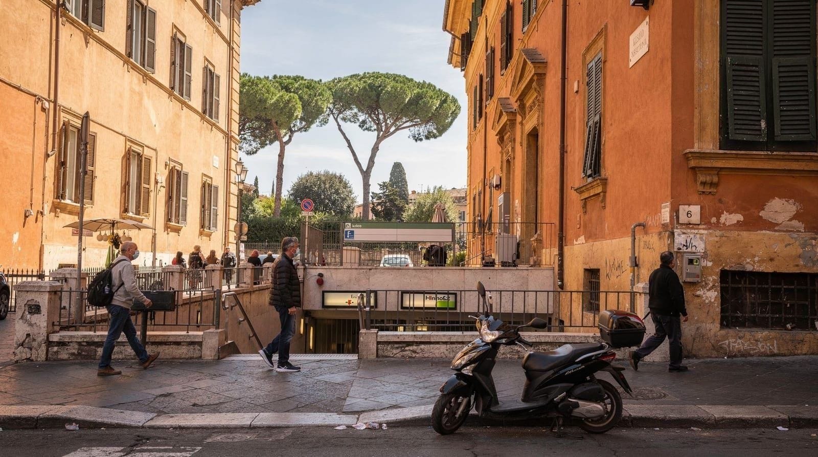 Rome taxi guide — flat fares, apps and avoiding scams — How to take a taxi in Rome without getting overcharged. Official flat fares from