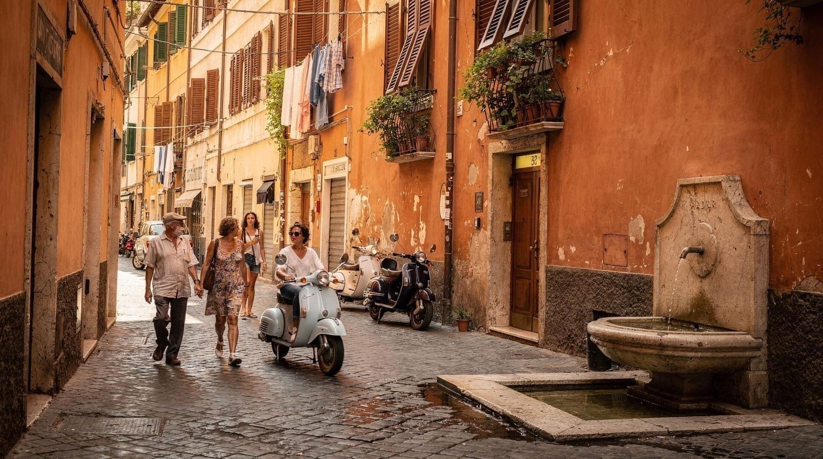 Rome's biggest tourist traps (and what to do instead) — Straight talk on Rome's worst tourist traps — overpriced restaurants, fake gladi