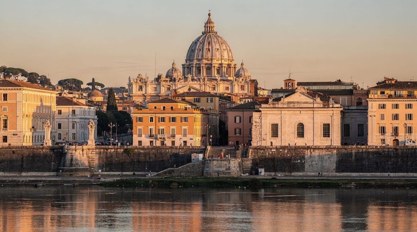 St. Peter's Basilica — the complete visitor guide — How to visit St. Peter's Basilica in 2026 — free entry, dress code, best times, 