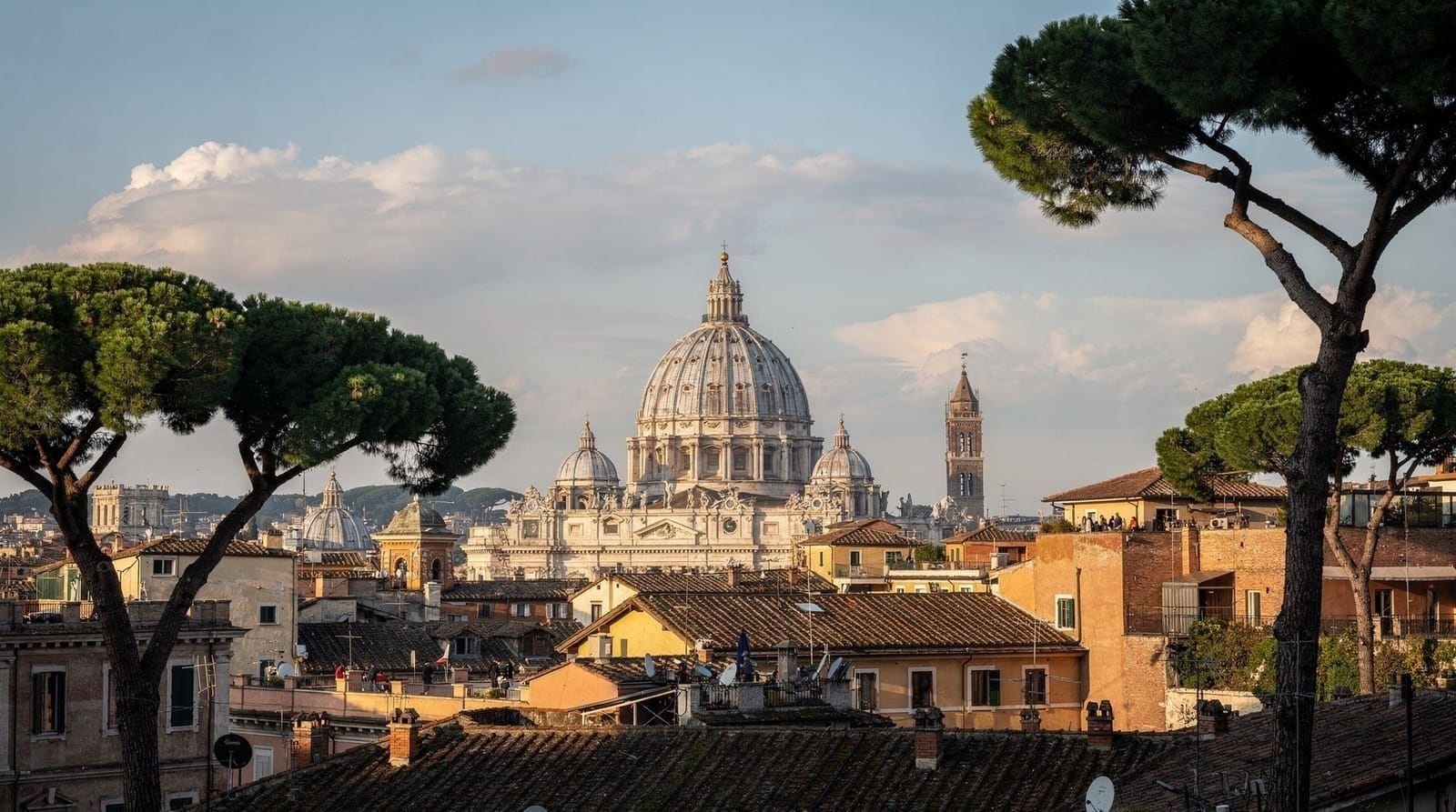 Train vs guided tour for Rome day trips: an honest comparison — Independent train vs organised guided tour for Rome day trips — honest cost comp
